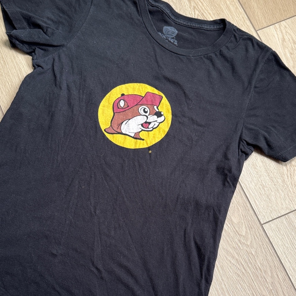 Peace Love Buc-ee’s Basic Black T-Shirt Size M Classic Logo Graphic